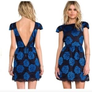 Alice + Olivia Nelly Blue Black Lace Deep V Open Back Mini Dress Size 12